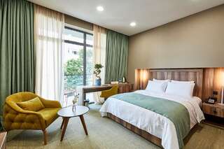Отель Best Western Tbilisi City Center Тбилиси Улучшенный номер с кроватью размера «king-size»-1